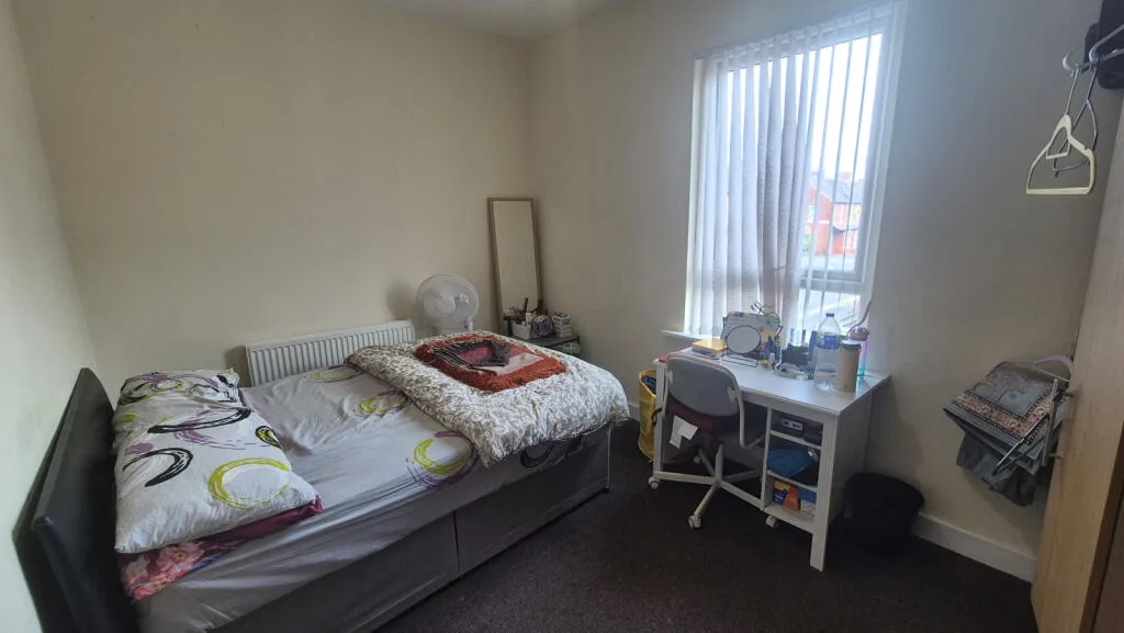 4 bedroom end of terrace house for rent
