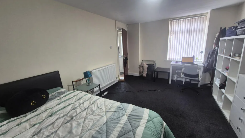 4 bedroom end of terrace house for rent