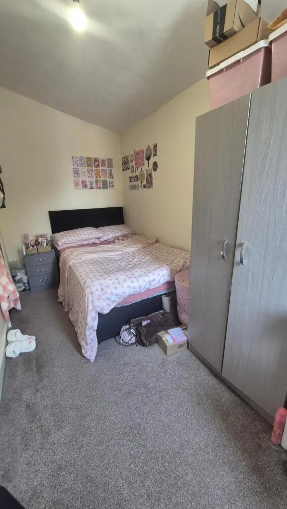 4 bedroom end of terrace house for rent