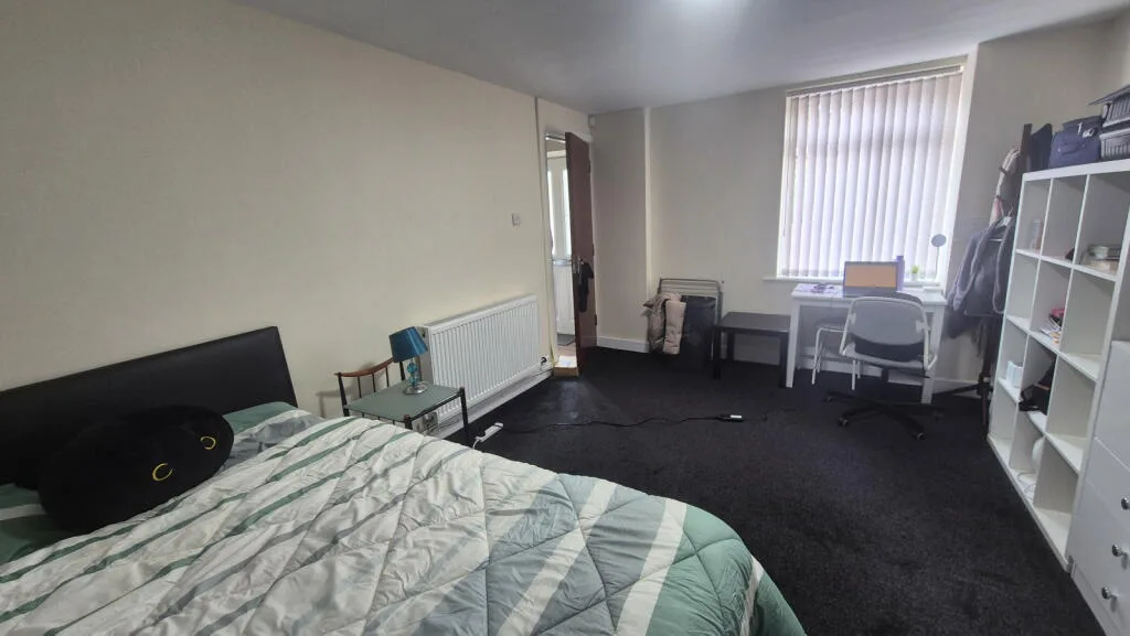 4 bedroom end of terrace house for rent