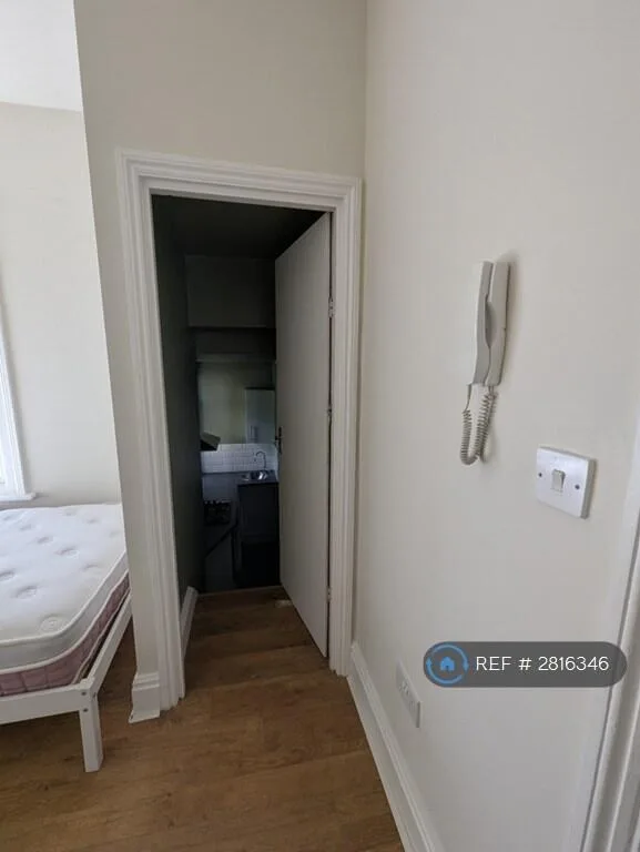 Studio flat for rent