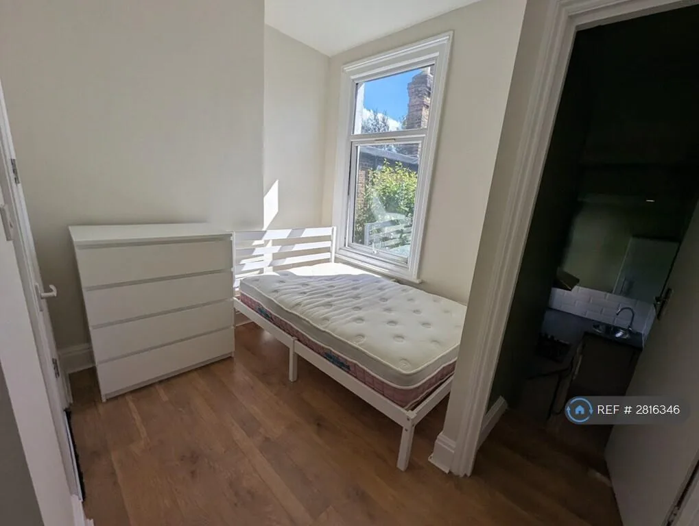 Studio flat for rent