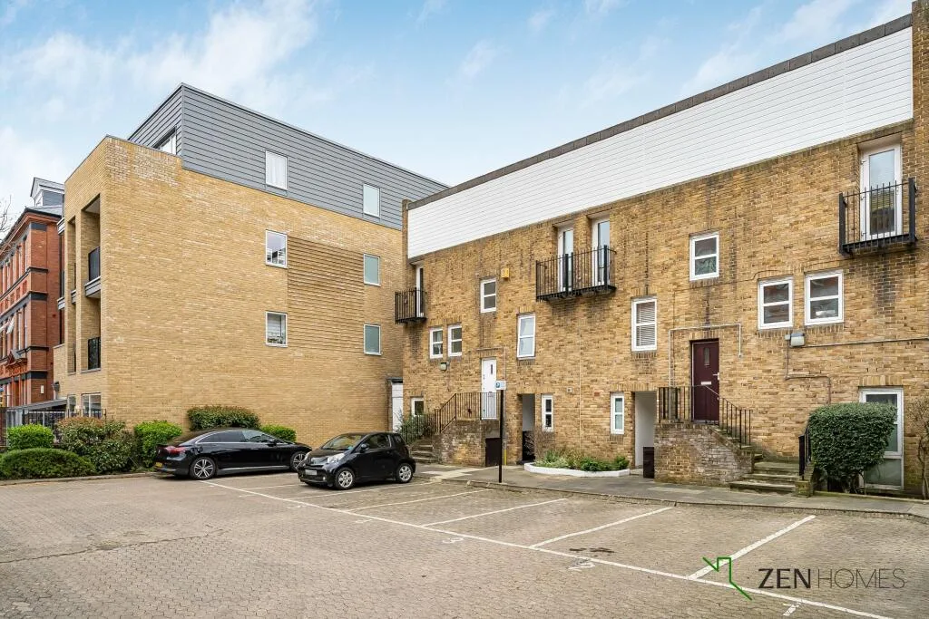 2 bedroom maisonette for rent