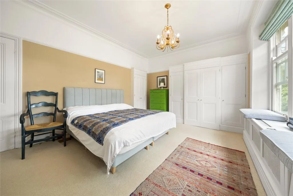 5 bedroom semi-detached house for rent