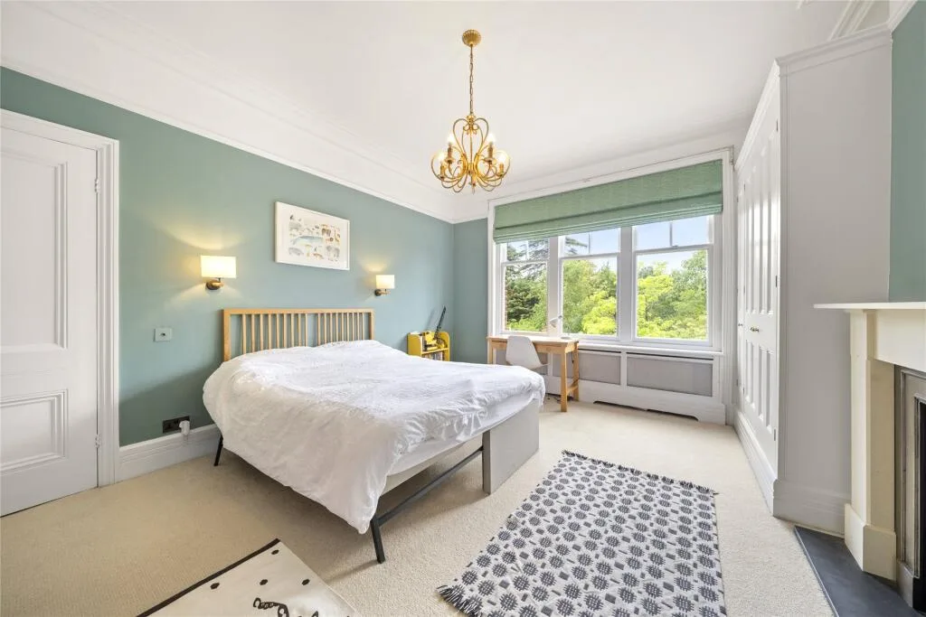 5 bedroom semi-detached house for rent