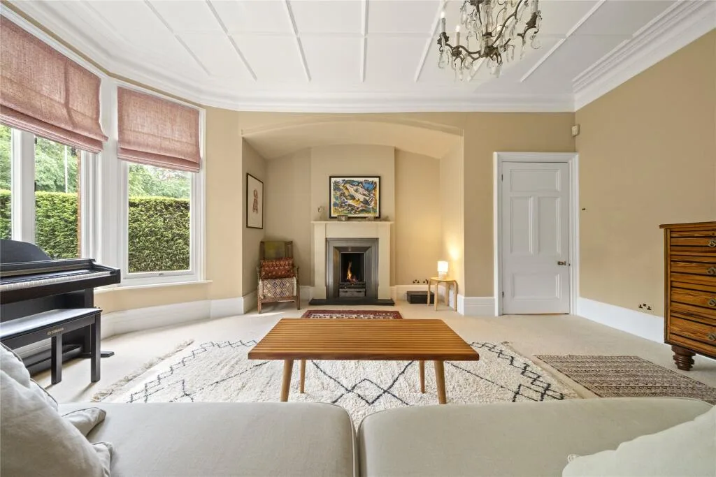 5 bedroom semi-detached house for rent