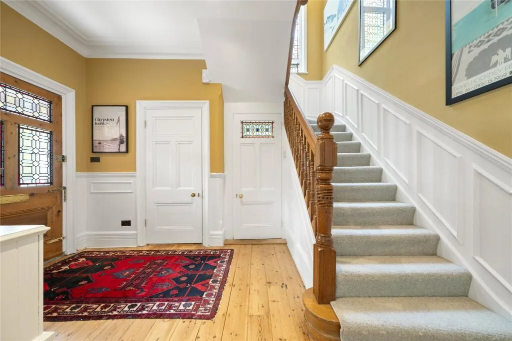 5 bedroom semi-detached house for rent