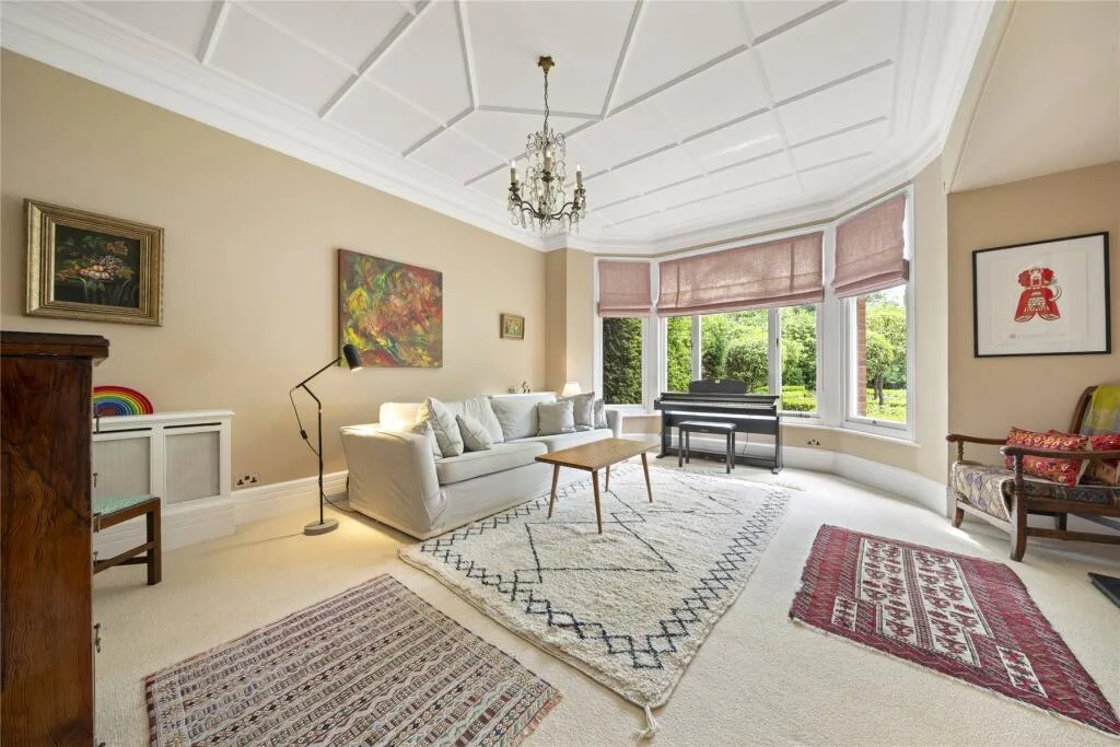 5 bedroom semi-detached house for rent