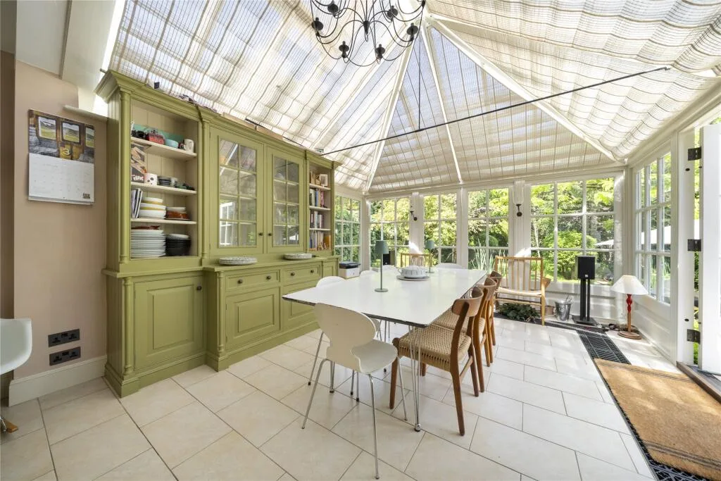 5 bedroom semi-detached house for rent