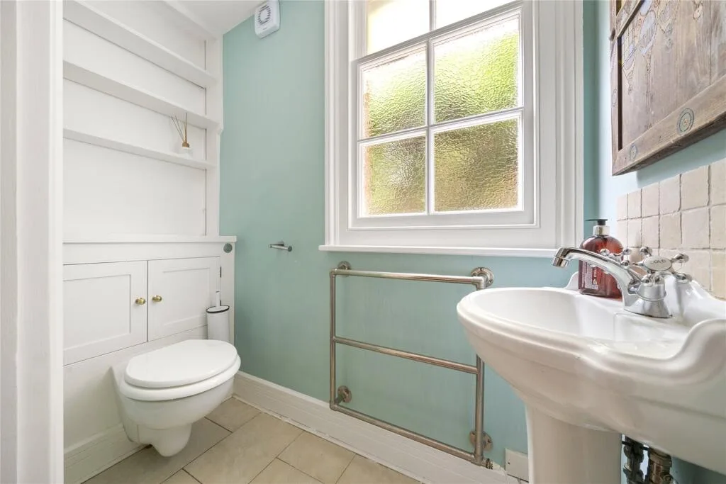 5 bedroom semi-detached house for rent