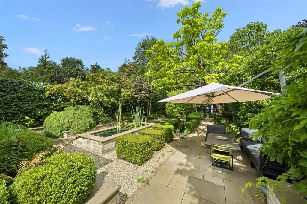 5 bedroom semi-detached house for rent