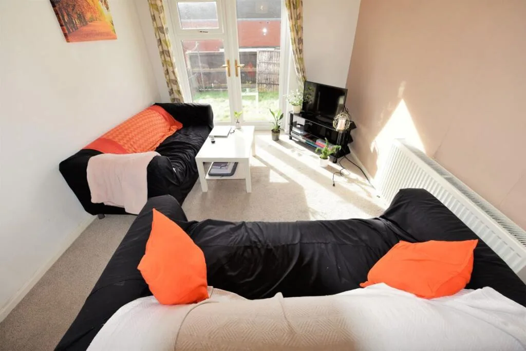 2 bedroom house for rent