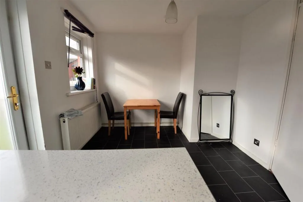 2 bedroom house for rent