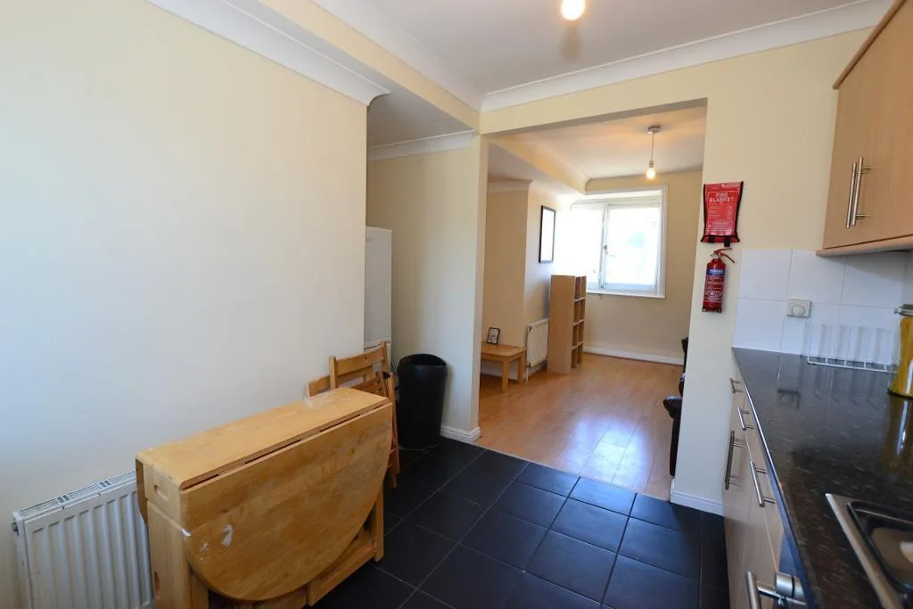 2 bedroom maisonette for rent