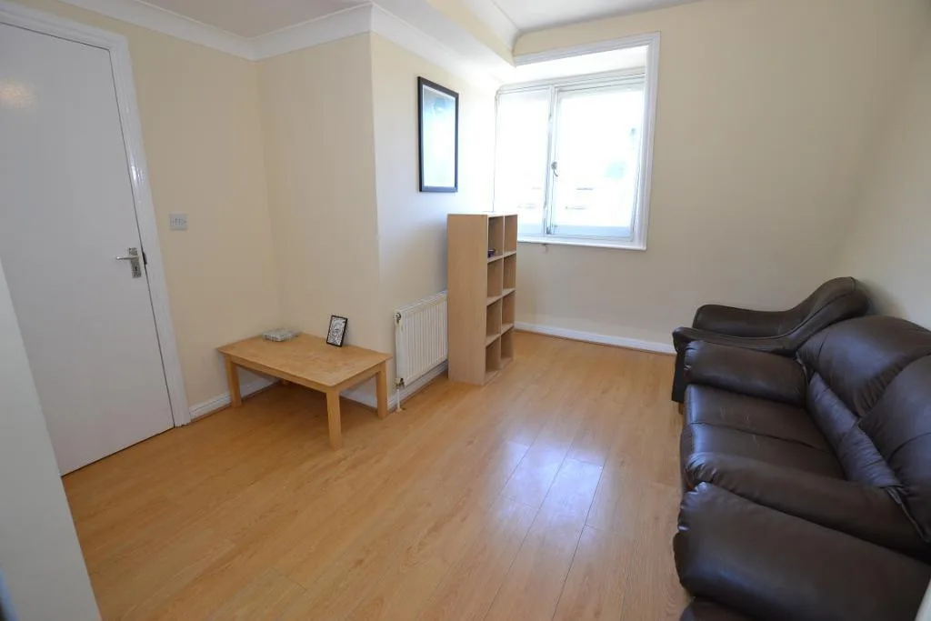 2 bedroom maisonette for rent