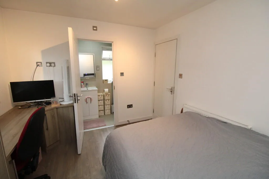 1 bedroom house share for rent