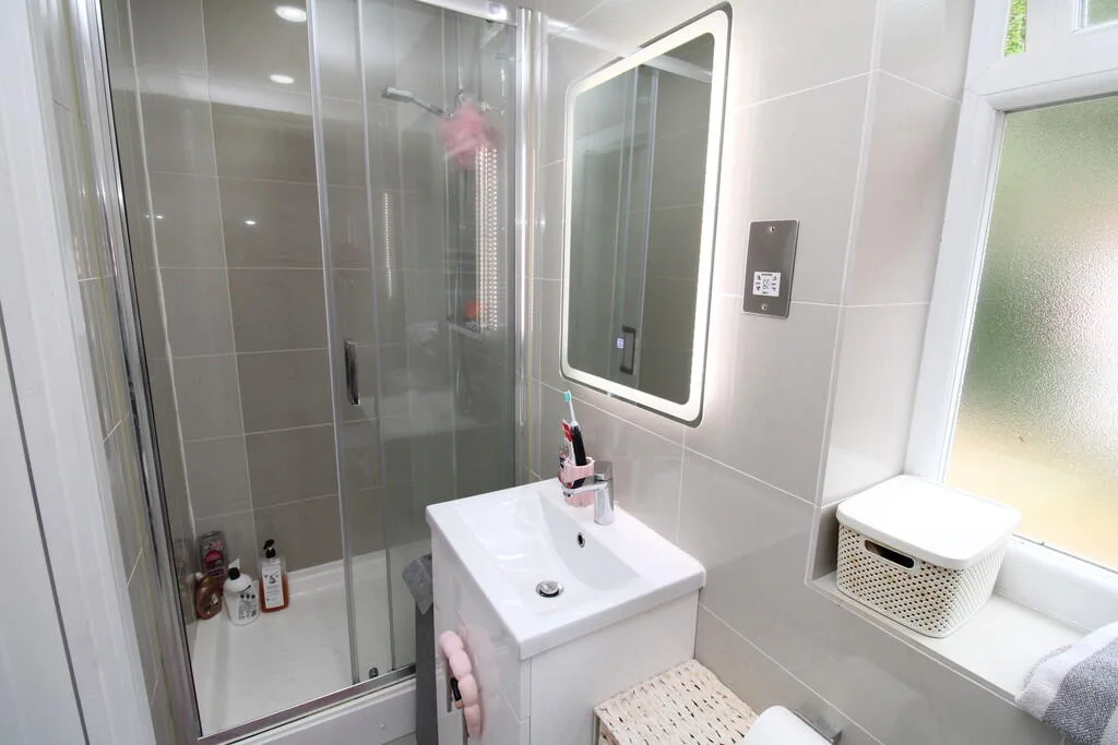 1 bedroom house share for rent
