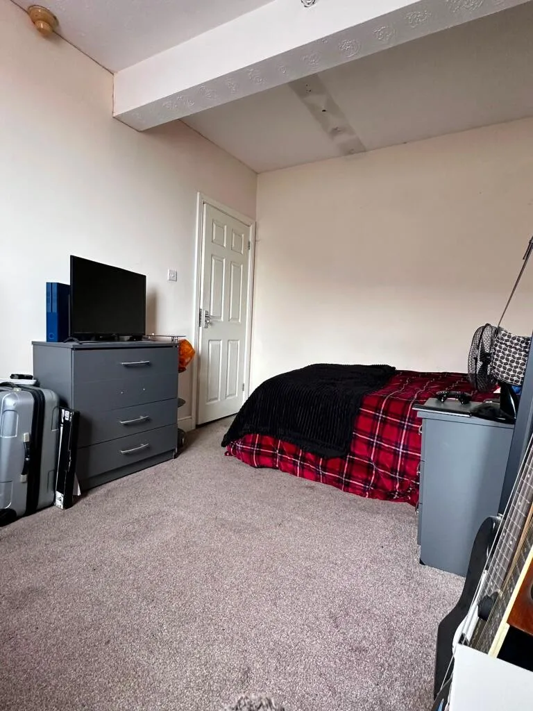 1 bedroom maisonette for rent
