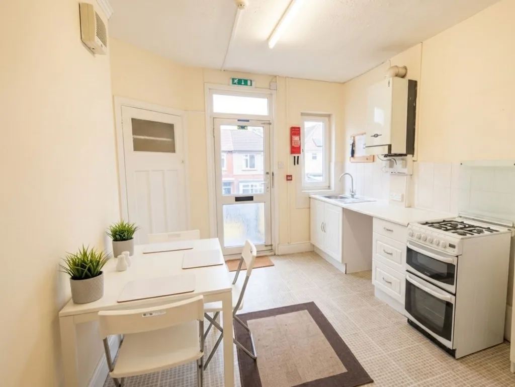 1 bedroom maisonette for rent