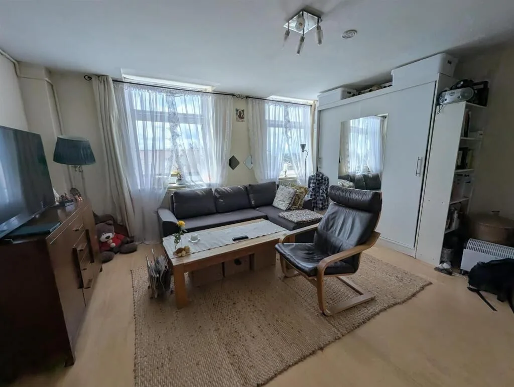 2 bedroom house for rent