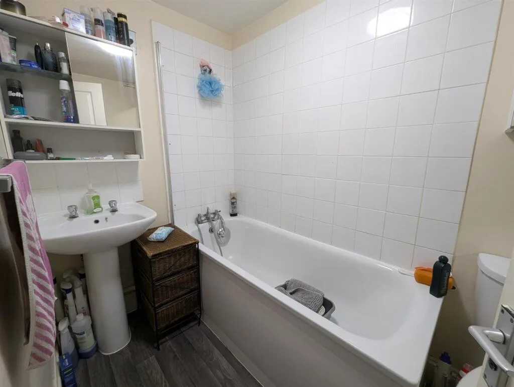 2 bedroom house for rent