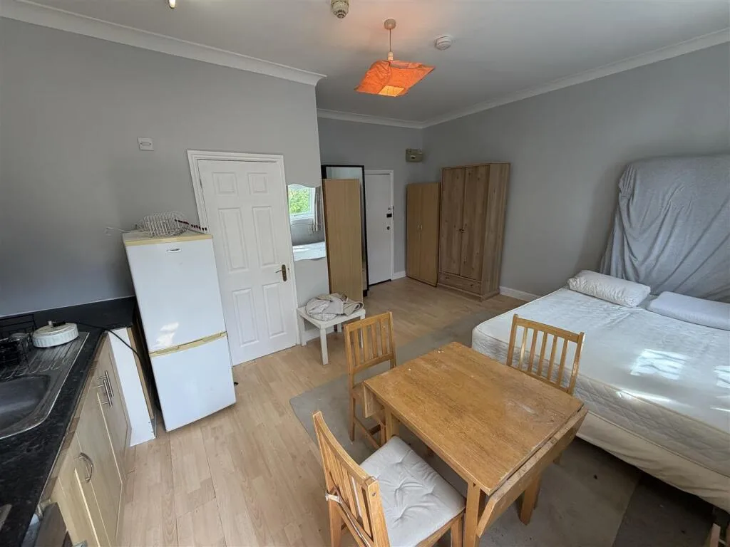 Studio flat for rent
