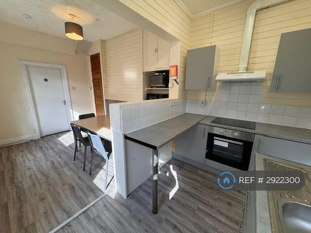 1 bedroom house share for rent