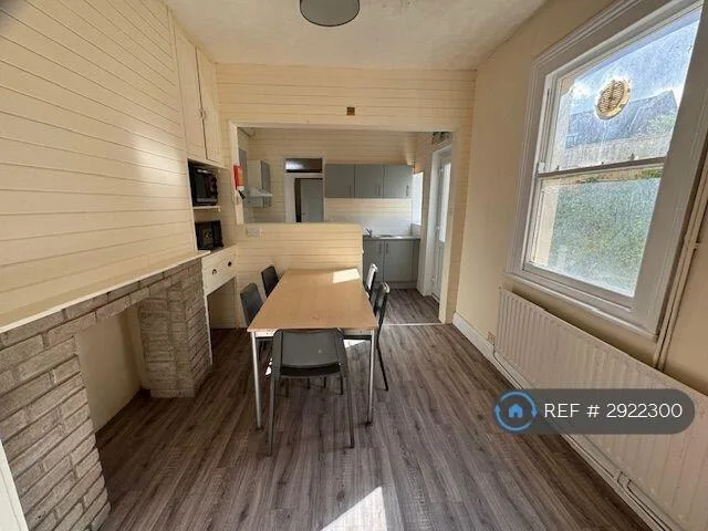 1 bedroom house share for rent
