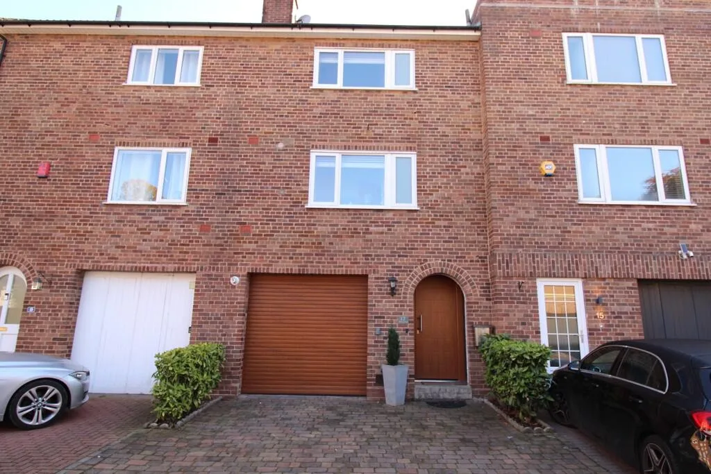 4 bedroom mews property for rent