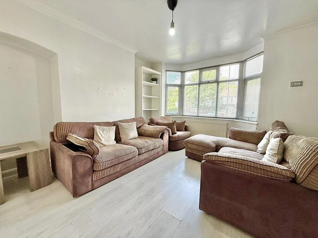3 bedroom end of terrace house for rent
