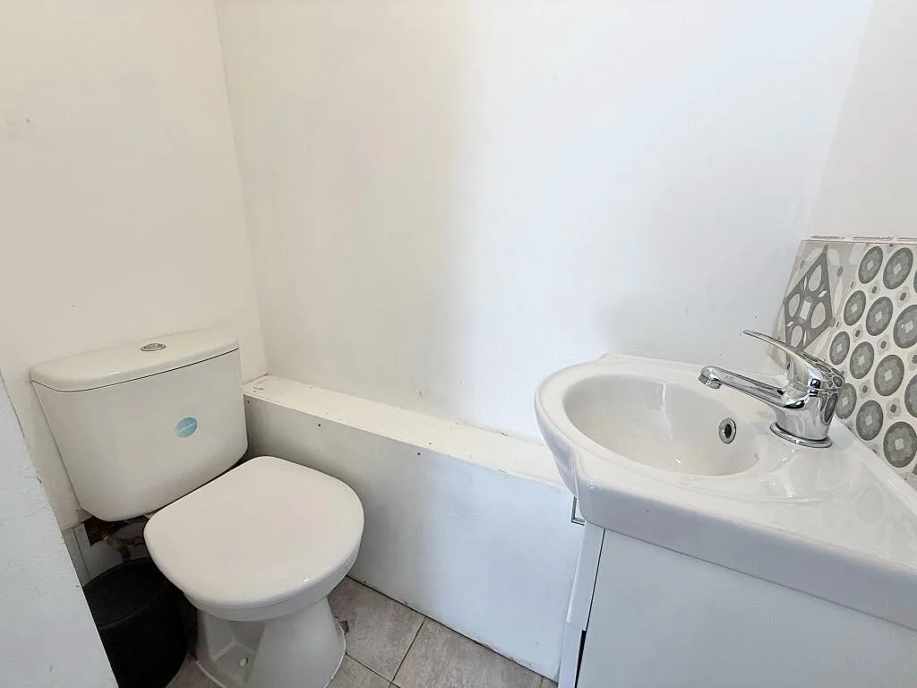 3 bedroom end of terrace house for rent