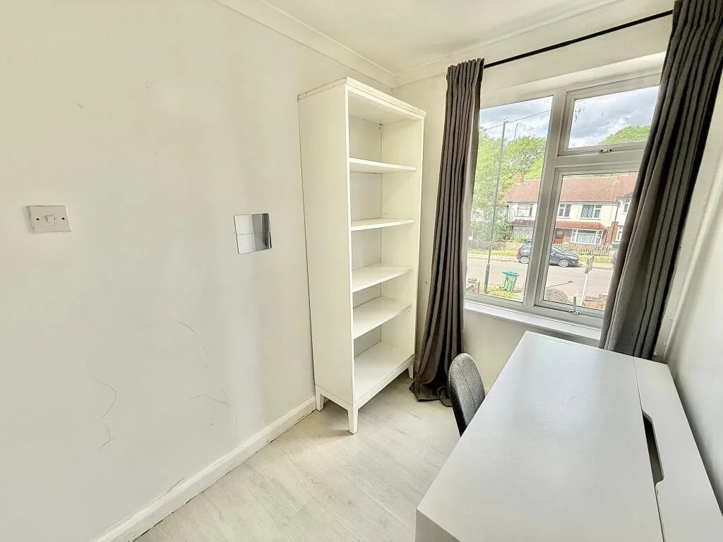 3 bedroom end of terrace house for rent
