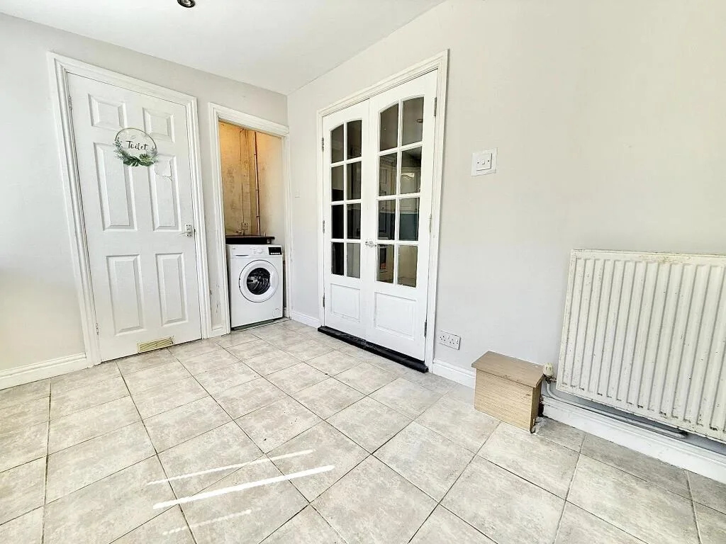 3 bedroom end of terrace house for rent