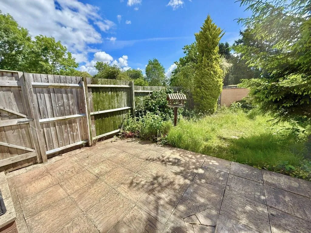 3 bedroom end of terrace house for rent