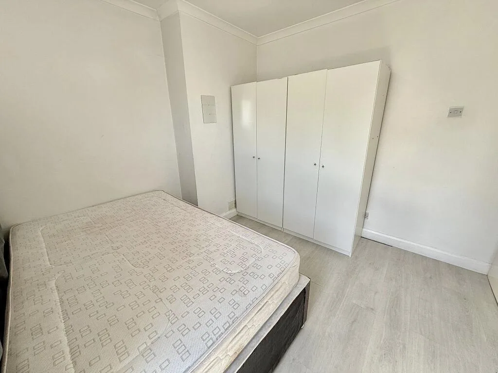 3 bedroom end of terrace house for rent