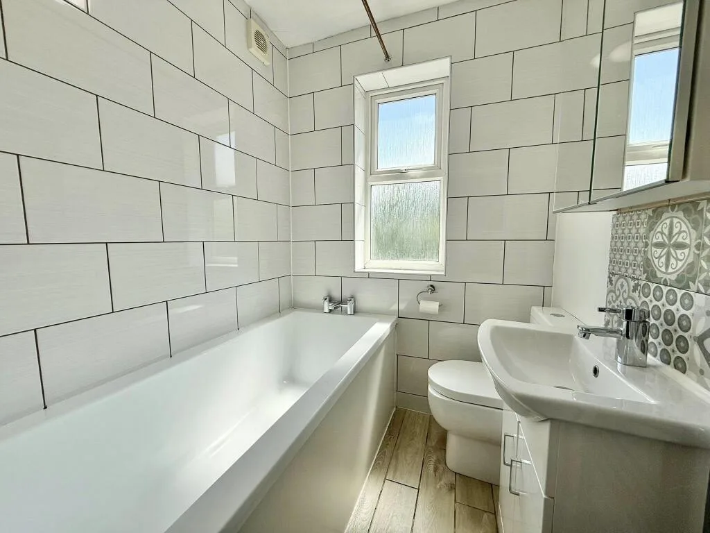 3 bedroom end of terrace house for rent