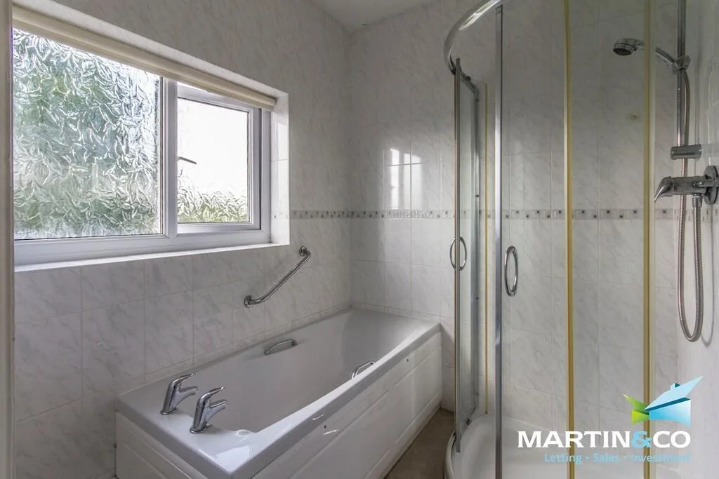 3 bedroom semi-detached house for rent
