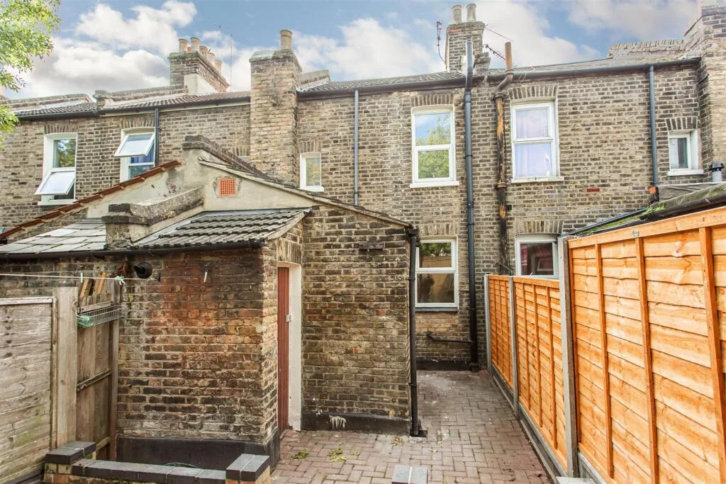 2 bedroom terraced house for rent
