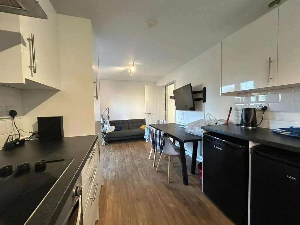 2 bedroom end of terrace house for rent