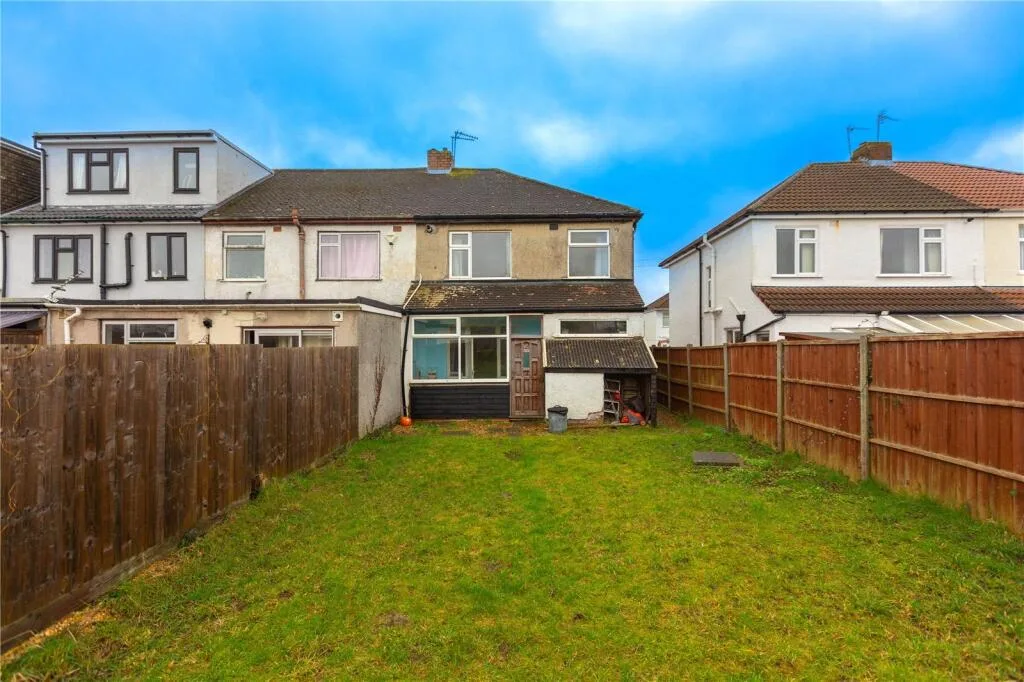 3 bedroom end of terrace house for rent