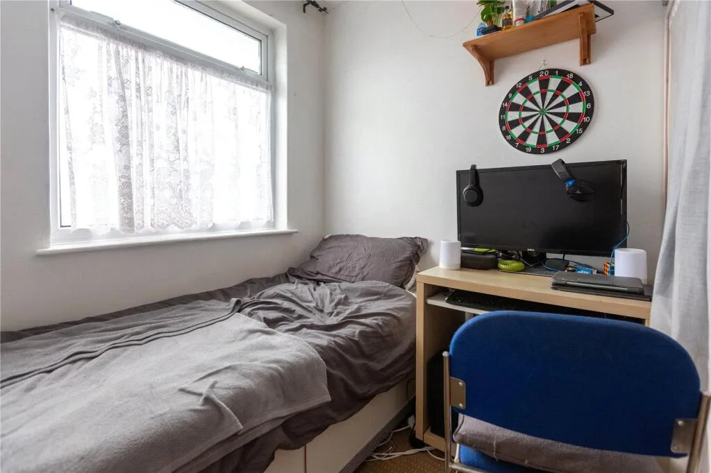 3 bedroom end of terrace house for rent