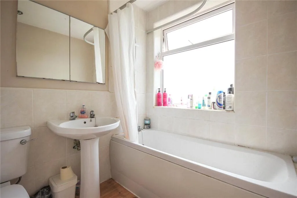 3 bedroom end of terrace house for rent