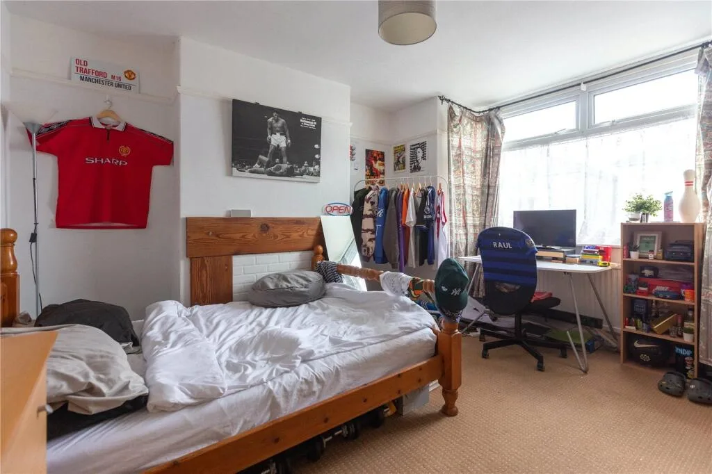 3 bedroom end of terrace house for rent