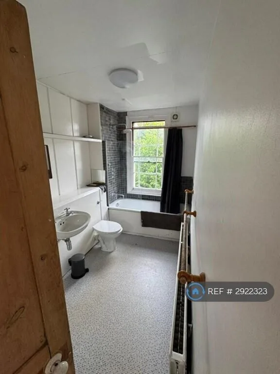 1 bedroom house share for rent