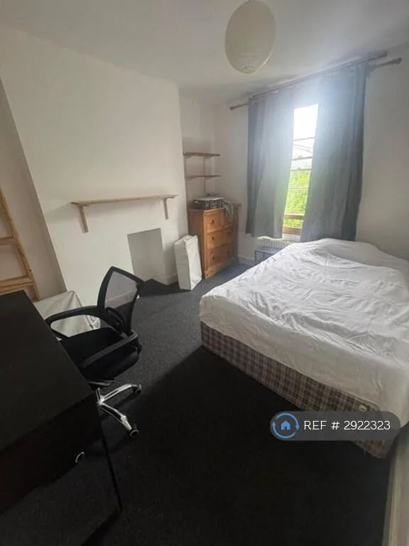 1 bedroom house share for rent