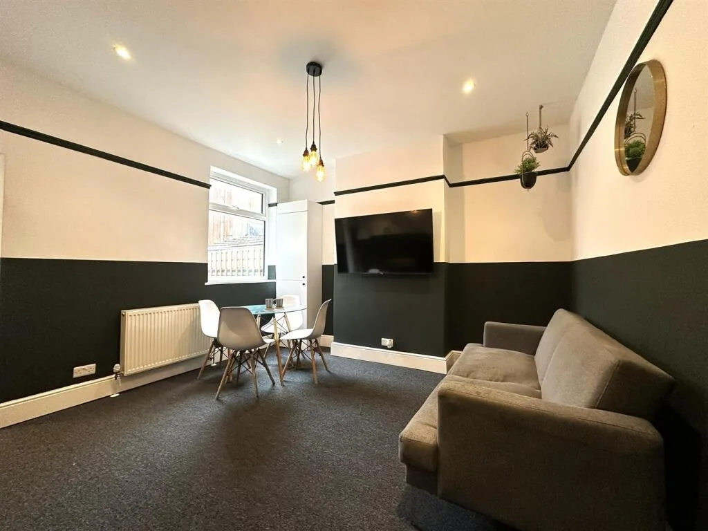 1 bedroom house share for rent