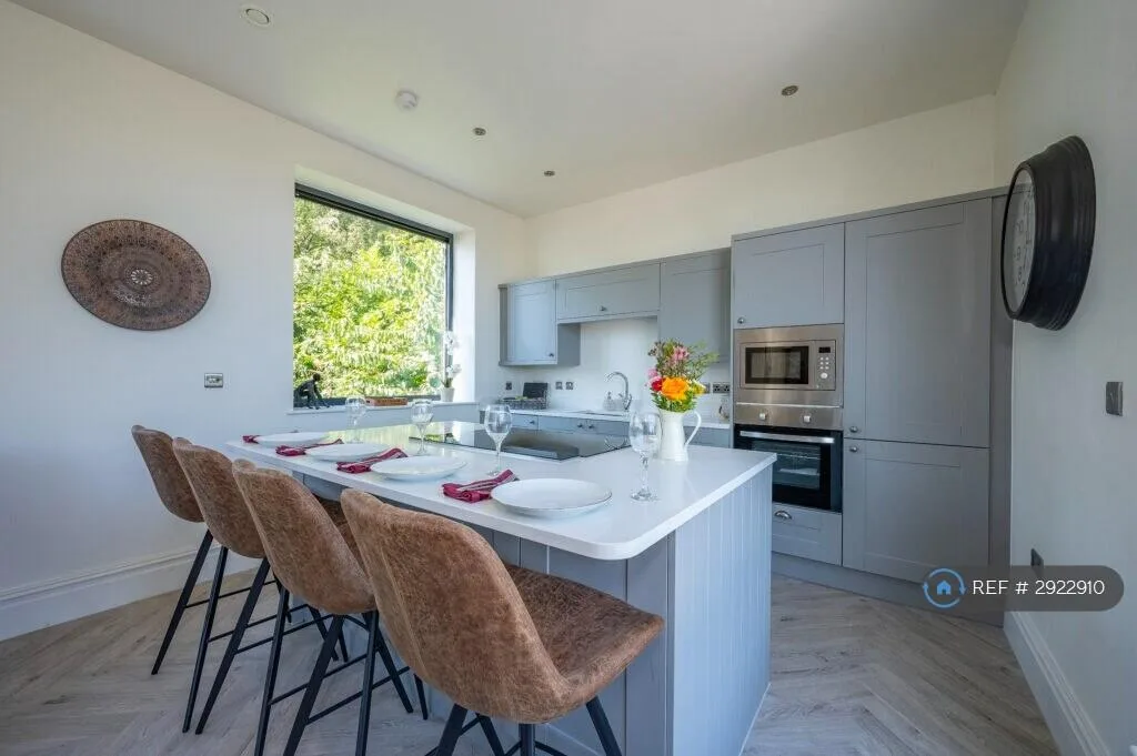 4 bedroom flat for rent