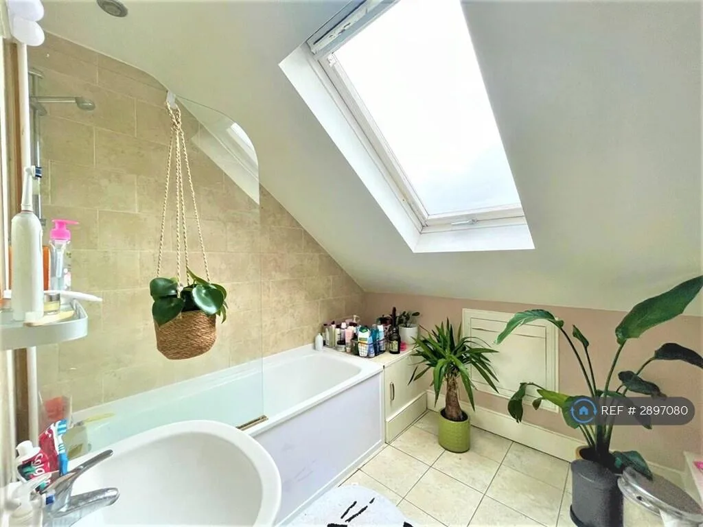 6 bedroom maisonette for rent