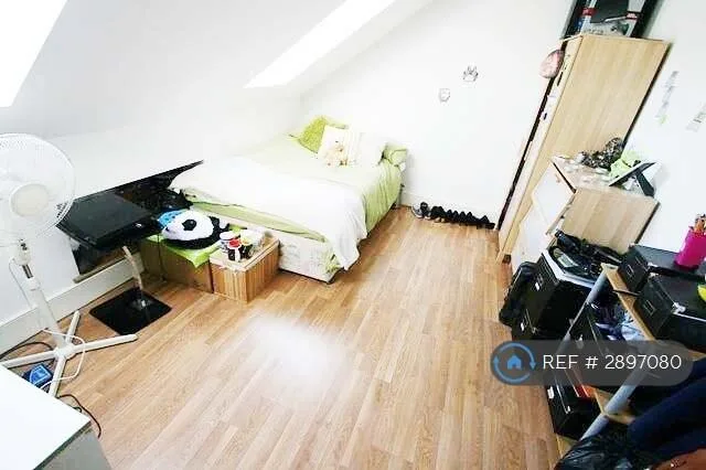 6 bedroom maisonette for rent