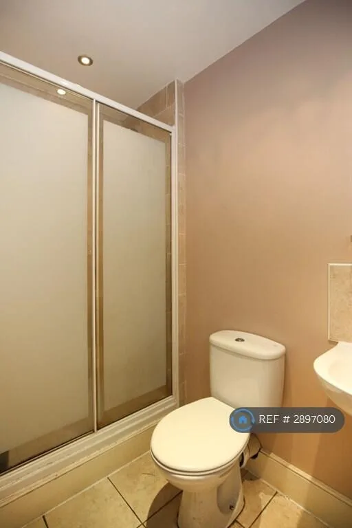 6 bedroom maisonette for rent